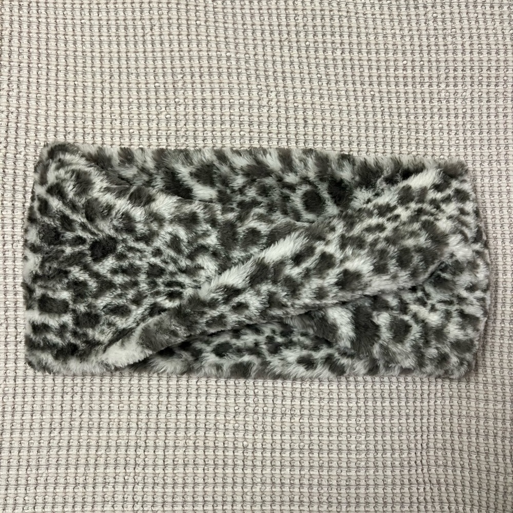 Leopard Print Faux Fur Infinity Scarf - Picture 2 of 4